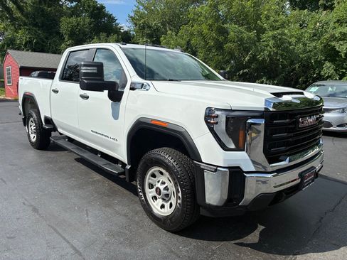 Used 2024 GMC Sierra 2500 Pro w/ 1SA Pro Safety Plus Package AWD/4WD image 4