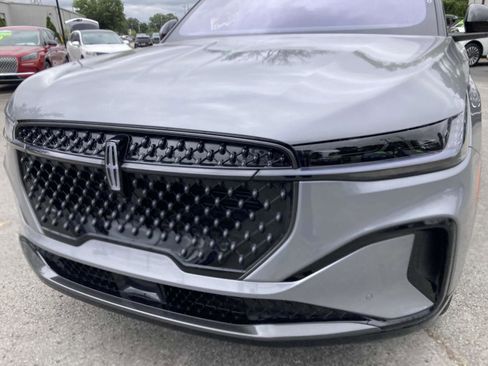 New 2025 Lincoln Nautilus Reserve image 10