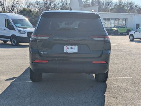 Used 2024 Jeep Grand Cherokee L Laredo image 4