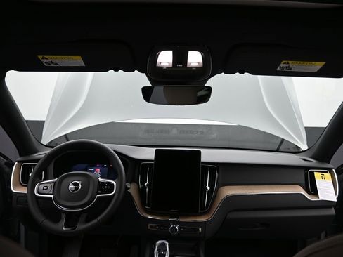 New 2026 Volvo XC60 B5 Plus w/ Protection Package Premier image 22
