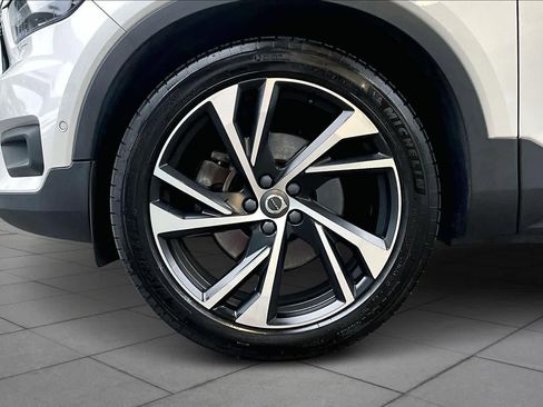 Used 2019 Volvo XC40 T5 R-Design image 11