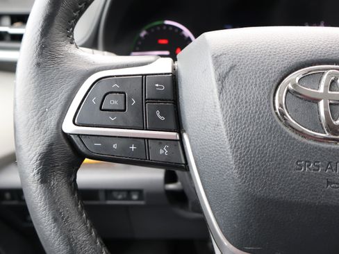 Used 2024 Toyota Sienna XLE image 34