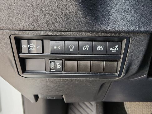 Used 2022 Toyota Tundra SR5 w/ SR5 Convenience Package image 14