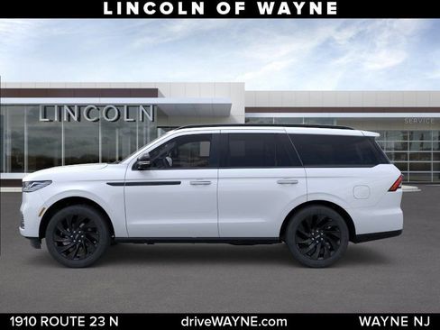 New 2025 Lincoln Navigator Reserve w/ Jet Appearance Package AWD/4WD image 3