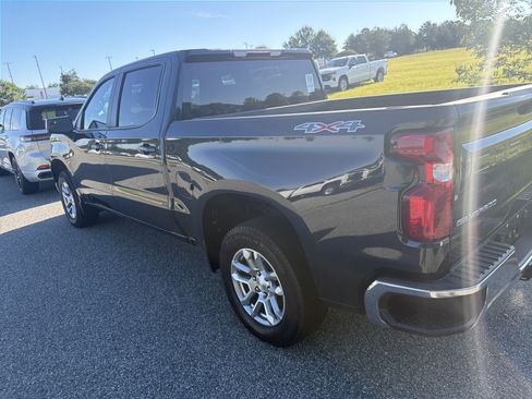 Used 2023 Chevrolet Silverado 1500 LT AWD/4WD image 8