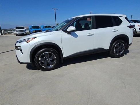 Used 2025 Nissan Rogue SV FWD image 4