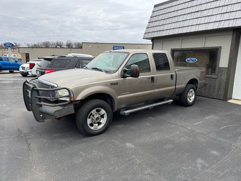 Used 2004 Ford F250 Lariat image 2