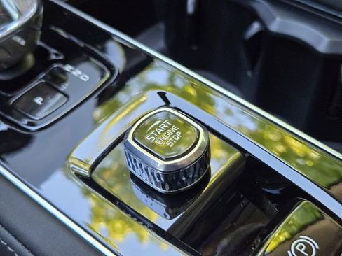 New 2025 Volvo XC90 T8 Plus w/ Protection Package Premier image 28