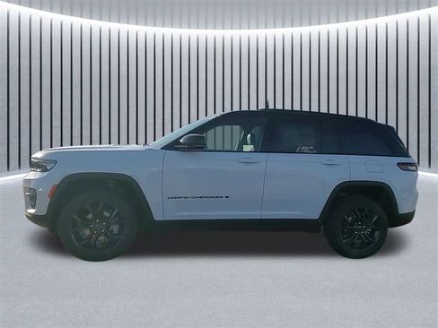 New 2025 Jeep Grand Cherokee Limited image 6