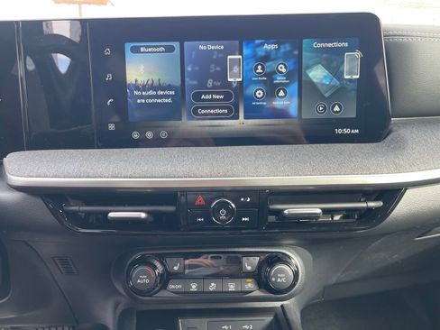 Used 2026 Nissan Kicks SV w/ SV Premium Package image 8