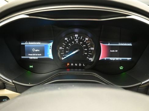 Used 2020 Ford Fusion SE FWD image 15