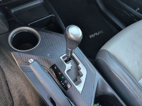 Used 2015 Toyota RAV4 Limited image 30