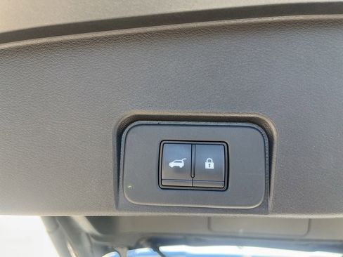 Used 2025 Nissan Rogue SV FWD image 18
