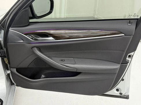 Used 2019 BMW 530e w/ Convenience Package image 41