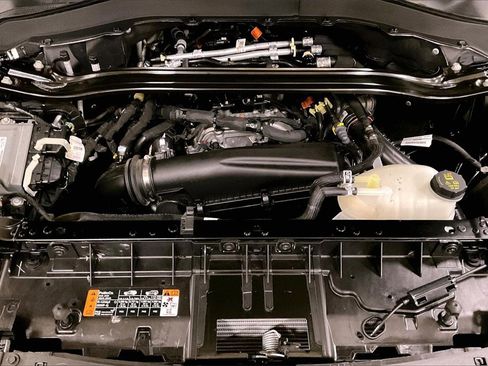 Certified 2025 Ford Explorer ST-Line w/ ST-Line Street Pack image 10