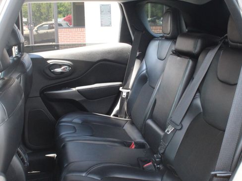 Used 2020 Jeep Cherokee Latitude Plus FWD image 25