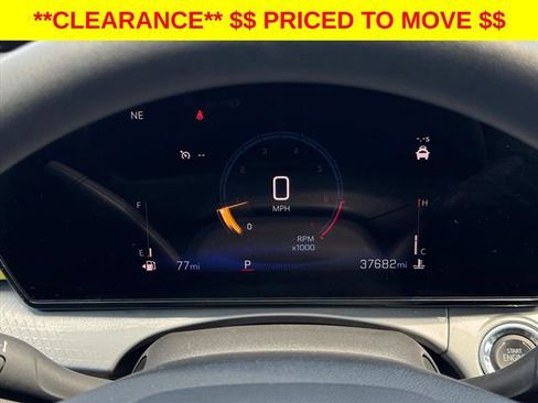 Used 2025 Chevrolet Trax LT FWD image 26