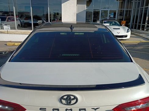 Used 2022 Toyota Camry XSE image 6