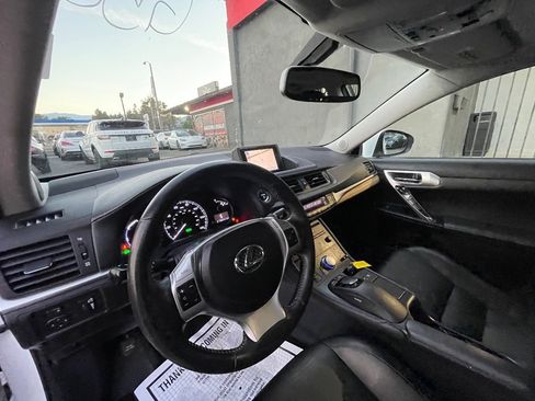 Used 2013 Lexus CT 200h image 10