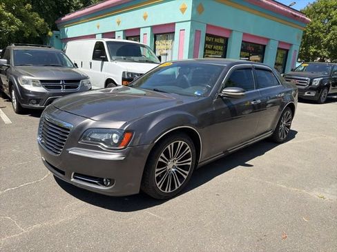 Used 2013 Chrysler 300 S RWD image 3