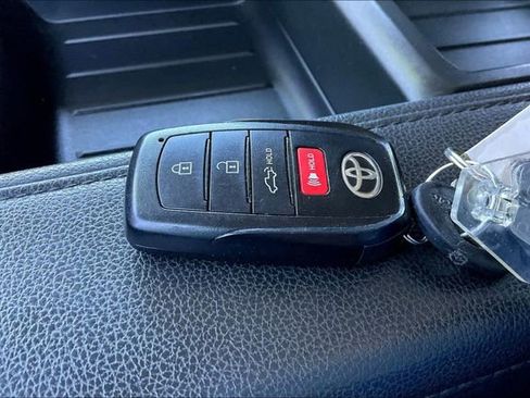 Used 2022 Toyota Tundra Limited w/ TRD Off-Road Package image 9