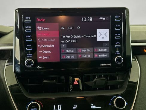 Used 2021 Toyota Corolla LE image 17