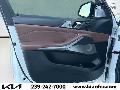 Used 2022 BMW X7 M50i image 21