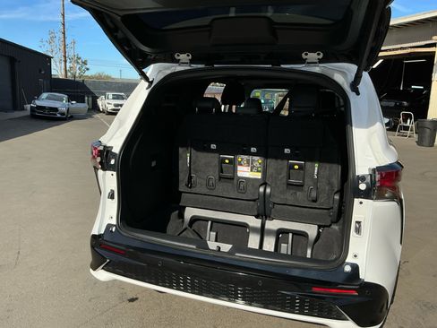 Used 2024 Toyota Sienna XSE w/ XSE Premium Package FWD image 26