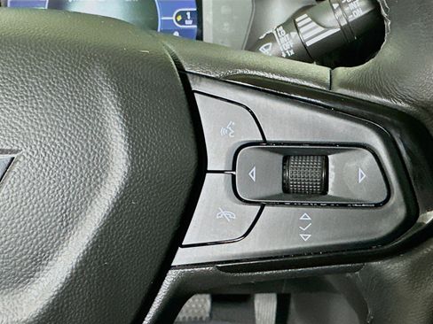 Used 2023 Chevrolet Bolt EUV LT w/ Convenience Package image 17