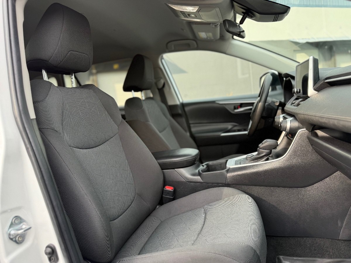 Used 2024 Toyota RAV4 XLE AWD/4WD image 17