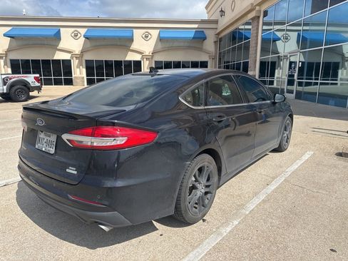 Used 2020 Ford Fusion SE w/ Equipment Group 151A FWD image 6