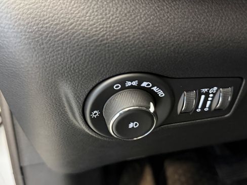Used 2022 Jeep Compass Trailhawk w/ Trailhawk Convenience Group AWD/4WD image 20