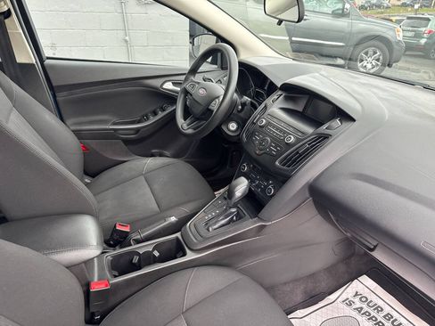 Used 2018 Ford Focus SE FWD image 25