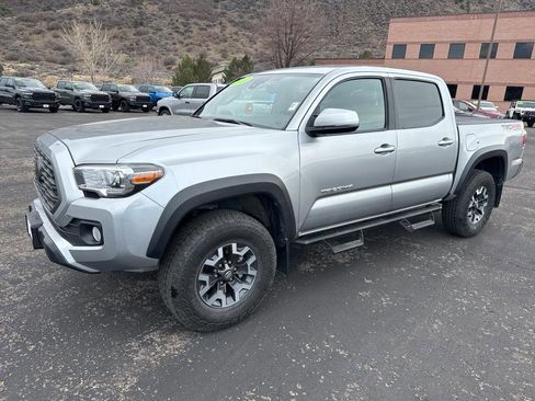 Used 2022 Toyota Tacoma TRD Off-Road image 3