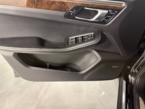 Used 2018 Porsche Macan S w/ Premium Package AWD/4WD image 11