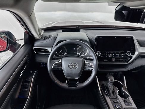 Used 2022 Toyota Highlander Platinum AWD/4WD image 24