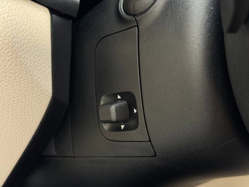 Used 2025 Mercedes-Benz GLC 350e 4MATIC image 20