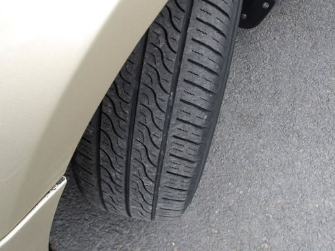 Used 2010 Chrysler Sebring Touring FWD image 19