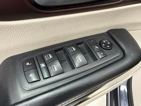 Used 2020 Chrysler Pacifica Limited FWD image 29