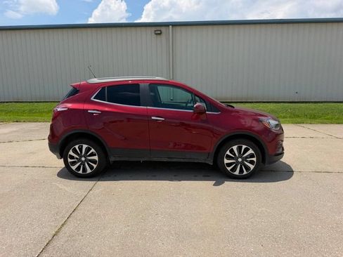 Used 2022 Buick Encore Preferred AWD/4WD image 2