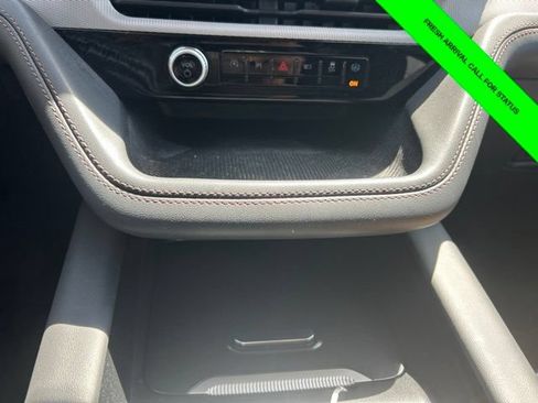 Used 2025 Ford Explorer Active AWD/4WD image 29