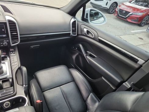 Used 2018 Porsche Cayenne Platinum Edition image 23