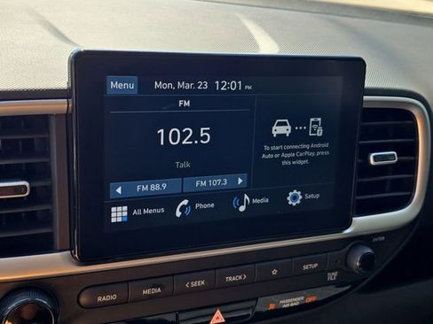 Used 2023 Hyundai Venue SE image 22