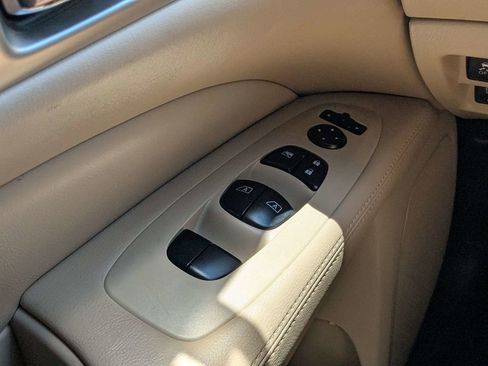 Used 2017 Nissan Pathfinder Platinum FWD image 21