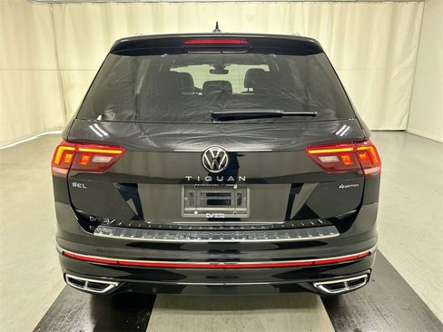 Certified 2024 Volkswagen Tiguan SEL R-Line image 3