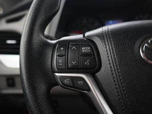 Used 2016 Toyota Sienna LE FWD image 26