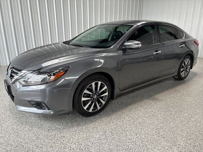 Used 2017 Nissan Altima 2.5 SL w/ 2.5 Technology Package