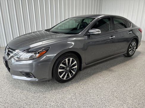 Used 2017 Nissan Altima 2.5 SL w/ 2.5 Technology Package FWD image 1