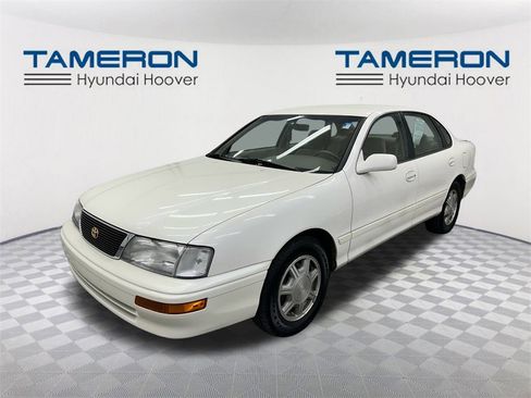 Used 1996 Toyota Avalon XL image 1