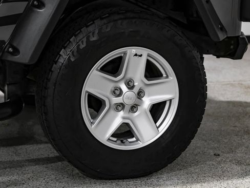 Used 2004 Jeep Wrangler Rubicon w/ Dual Top Group image 47